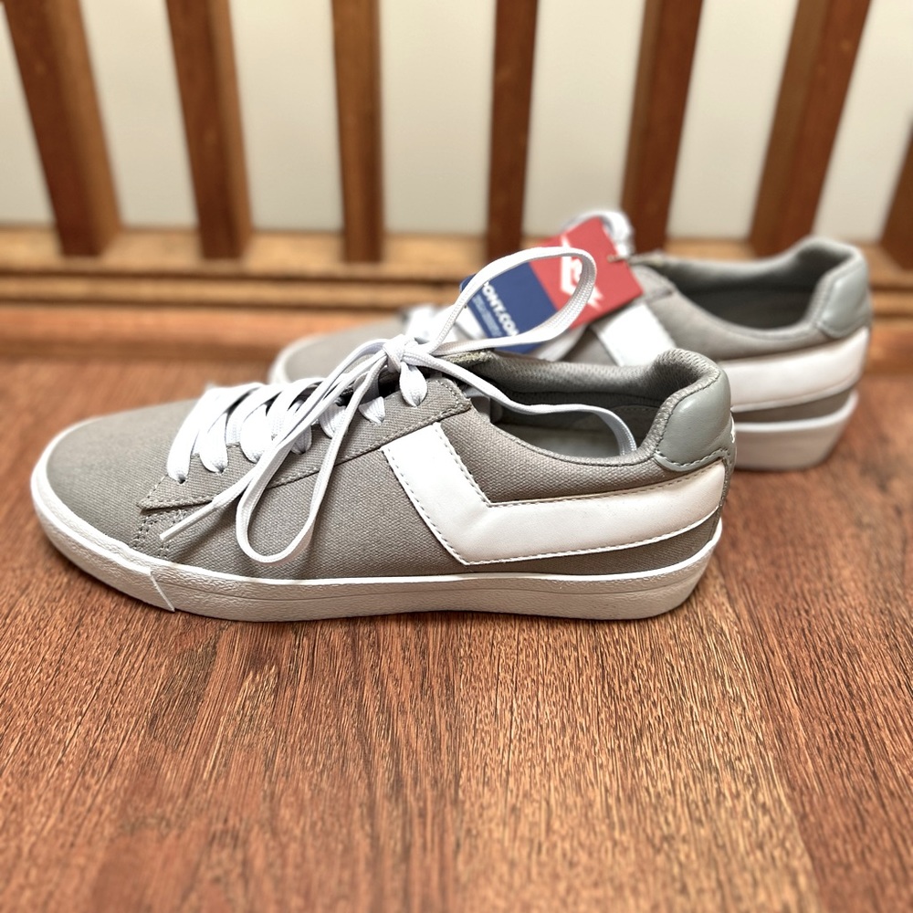 *Brand new* Pony Top Star Lo Core UL with tags (Size 6)